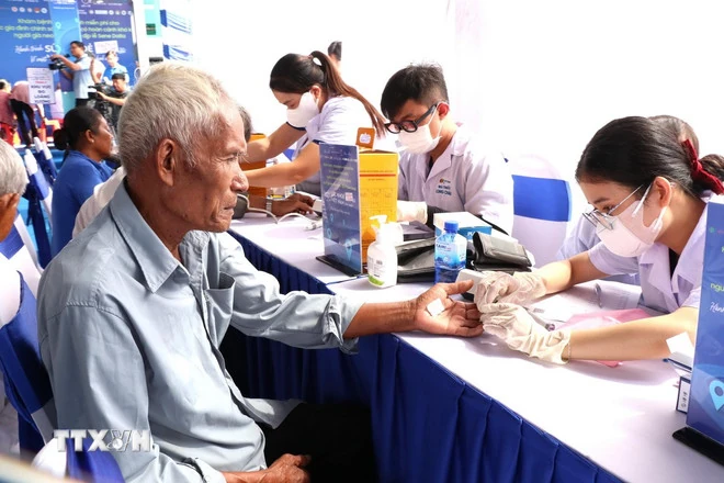 Tiến tới Đại hội XIV của Đảng: Bứt ph&aacute; từ ch&iacute;nh s&aacute;ch chăm lo người cao tuổi