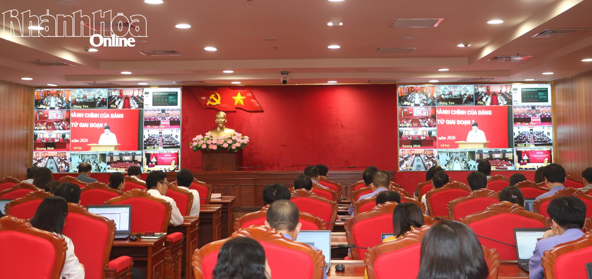 Hội nghị được tổ chức bằng hình thức trực tiếp kết hợp trực tuyến.