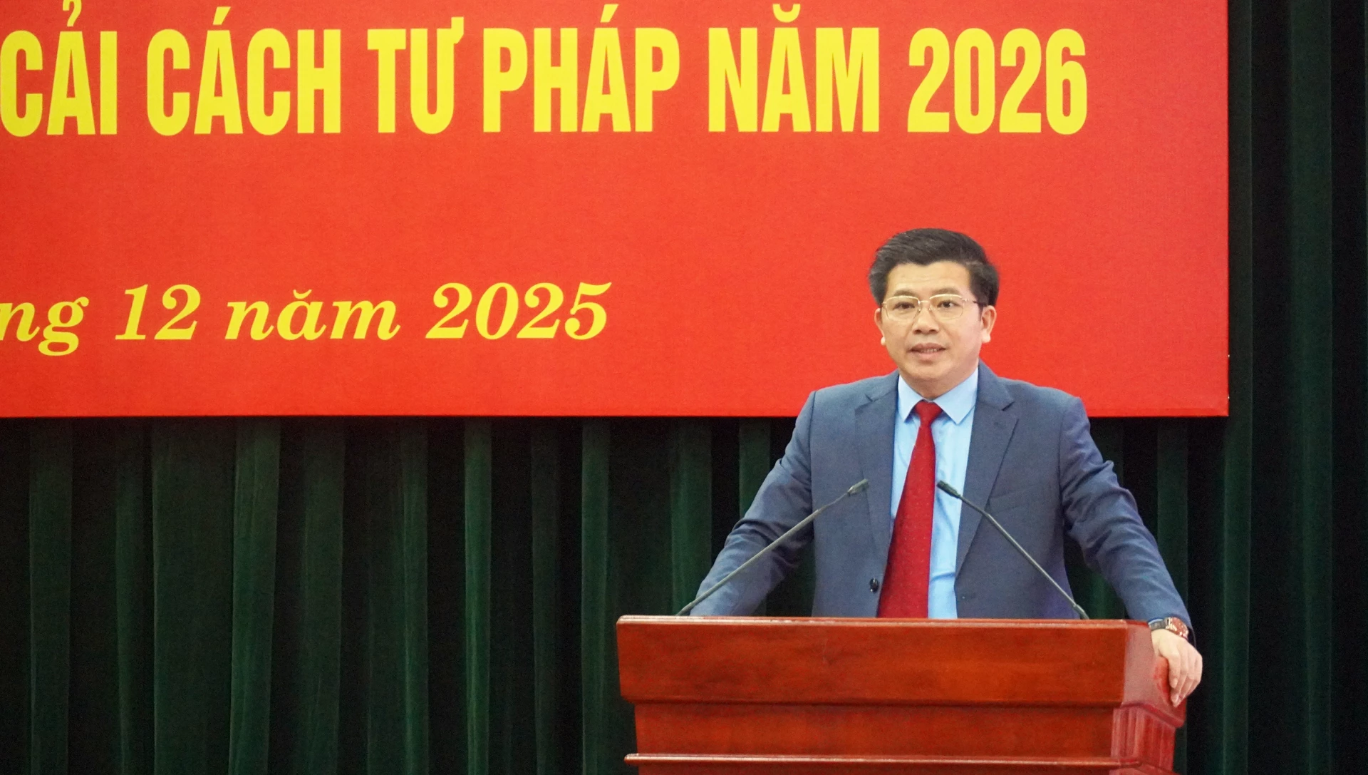 Đồng ch&iacute; Trần Vũ Khi&ecirc;m, Ph&oacute; B&iacute; thư Thường trực Tỉnh ủy ph&aacute;t biểu chỉ đạo tại hội nghị - Ảnh: N.M