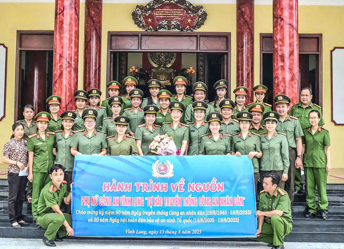 Ban Phụ nữ C&ocirc;ng an tỉnh ph&aacute;t huy truyền thống, g&oacute;p phần x&acirc;y dựng qu&ecirc; hương.      