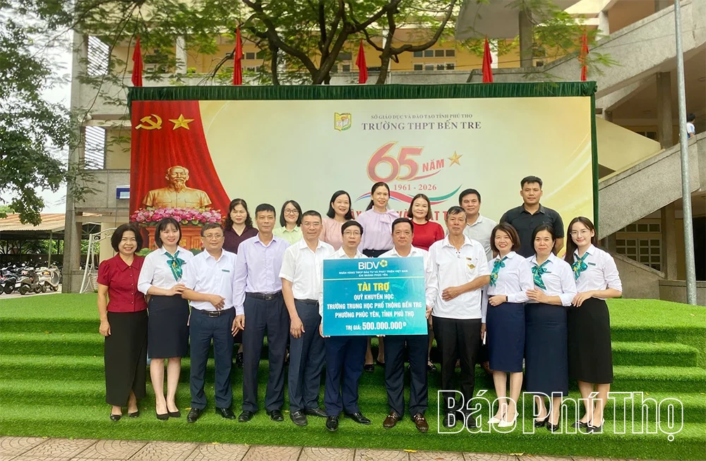 BIDV chi nhánh Phúc Yên trao tài trợ 500 triệu đồng cho Quỹ Khuyến học Trường THPT Bến Tre