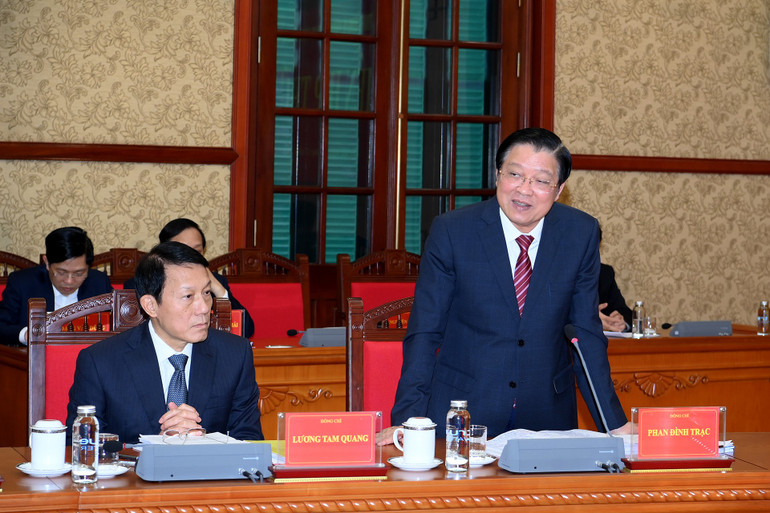 Trưởng Ban Nội ch&iacute;nh Trung ương Phan Đ&igrave;nh Trạc ph&aacute;t biểu tại phi&ecirc;n họp. (Ảnh: ĐĂNG KHOA)