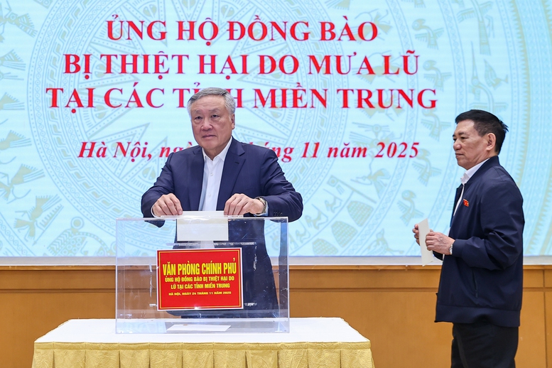 Thủ tướng Phạm Minh Chính cùng lãnh đạo Chính phủ và tập thể VPCP ủng hộ đồng bào vùng thiên tai- Ảnh 4. Thủ tướng Phạm Minh Chính cùng lãnh đạo Chính phủ và tập thể VPCP ủng hộ đồng bào vùng thiên tai- Ảnh 4.