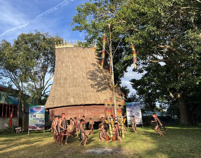 Những mô hình văn hóa truyền thống trong cộng đồng dân tộc thiểu số: Gắn kết di sản với đời sống và phát triển bền vững - Ảnh 2. Những mô hình văn hóa truyền thống trong cộng đồng dân tộc thiểu số: Gắn kết di sản với đời sống và phát triển bền vững - Ảnh 2.