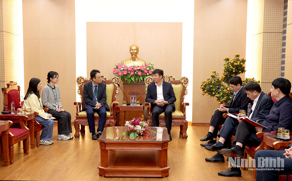 Quang cảnh buổi làm việc.