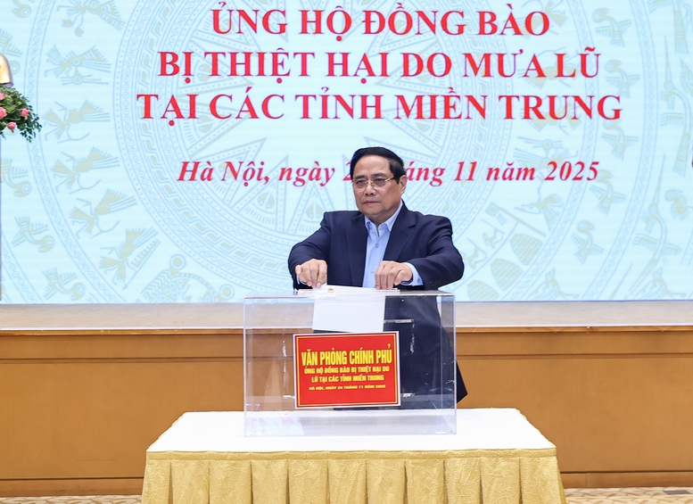 Thủ tướng Phạm Minh Chính cùng lãnh đạo Chính phủ và tập thể VPCP ủng hộ đồng bào vùng thiên tai- Ảnh 3. Thủ tướng Phạm Minh Chính cùng lãnh đạo Chính phủ và tập thể VPCP ủng hộ đồng bào vùng thiên tai- Ảnh 3.