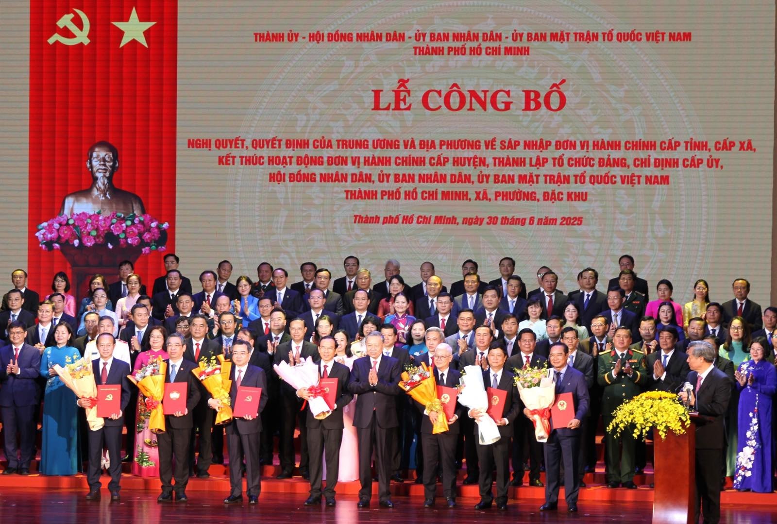 Cách mạng tinh gọn bộ máy, vận hành chính quyền địa phương hai cấp: Dấu ấn cải cách lịch sử- Ảnh 3. Cách mạng tinh gọn bộ máy, vận hành chính quyền địa phương hai cấp: Dấu ấn cải cách lịch sử- Ảnh 3.