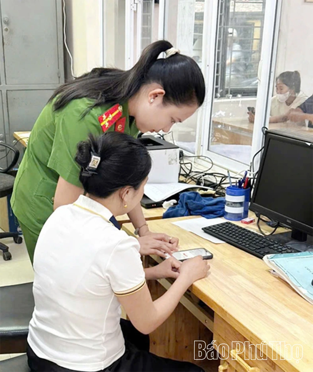 V&igrave; Nh&acirc;n d&acirc;n phục vụ