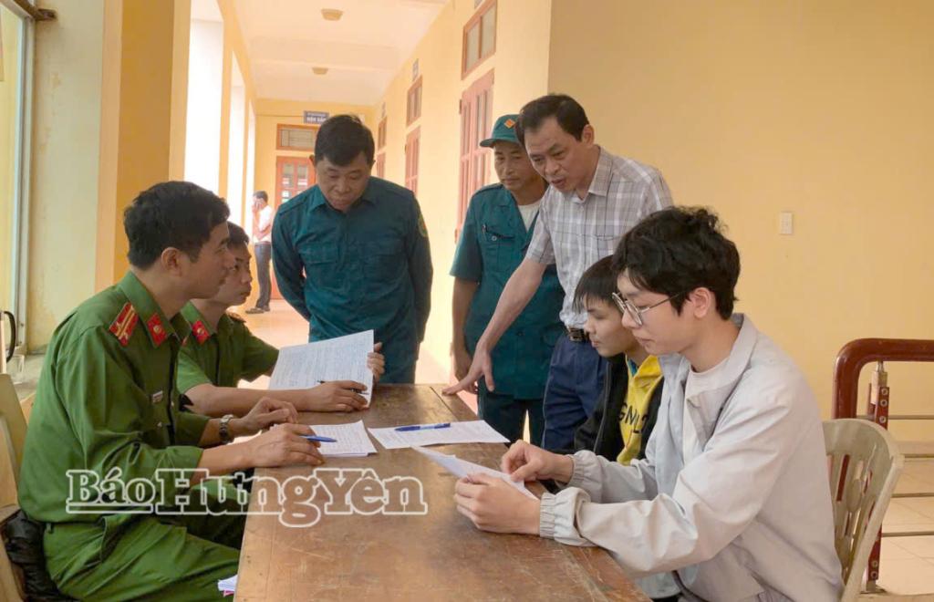 Lãnh đạo xã Thái Thụy động viên thanh niên khám sơ tuyển nghĩa vụ quân sự năm 2026.