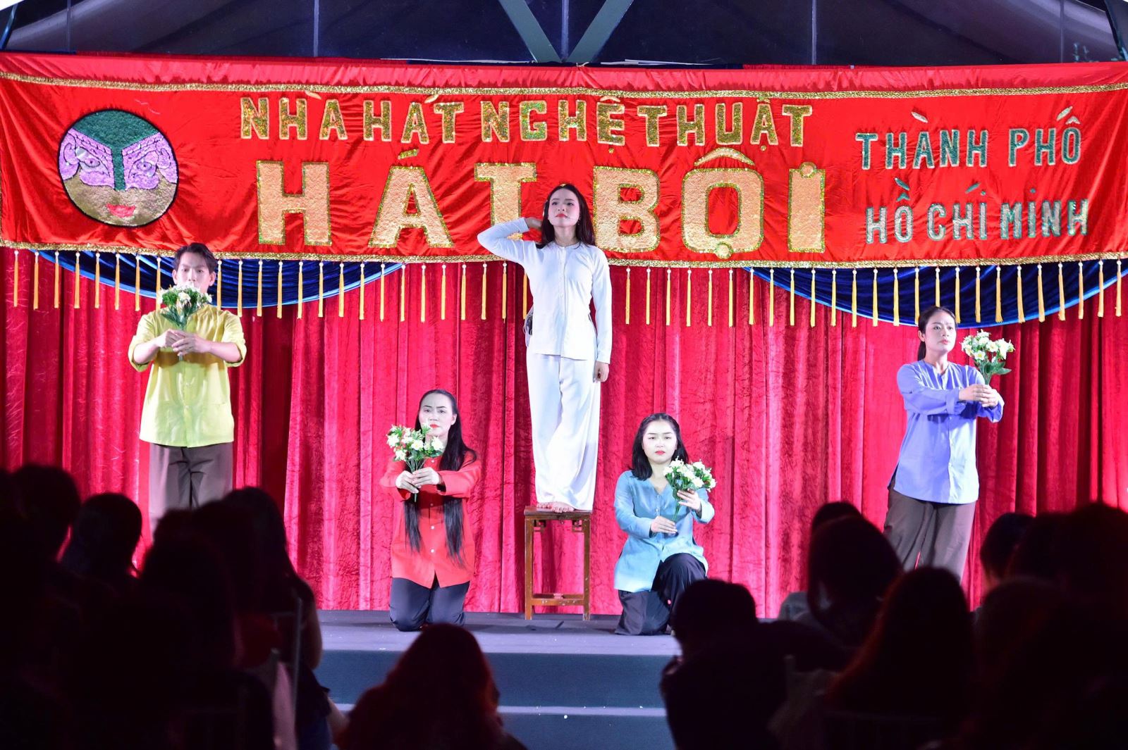 H&aacute;t bội trở lại đời sống đ&ocirc; thị bằng nhịp tiếp cận người trẻ - Ảnh 7.