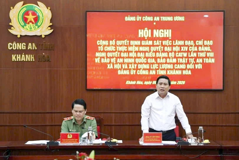 Đồng chí Lâm Đông - Phó Bí thư Tỉnh ủy, Chủ tịch HĐND tỉnh Khánh Hòa phát biểu chỉ đạo tại hội nghị.