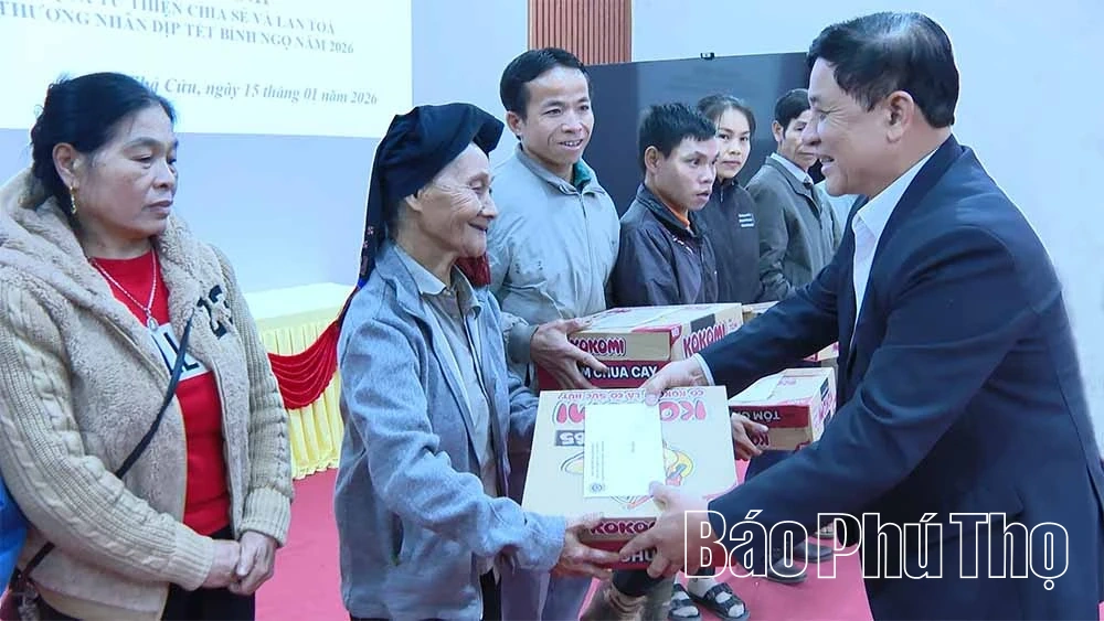 Trao quà Tết cho nạn nhân chất độc da cam/dioxin có hoàn cảnh khó khăn