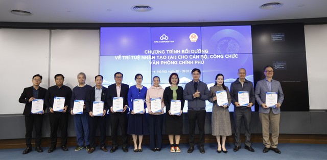 Bế giảng khóa bồi dưỡng Trí tuệ nhân tạo (AI) cho cán bộ, công chức Văn phòng Chính phủ- Ảnh 2. Bế giảng khóa bồi dưỡng Trí tuệ nhân tạo (AI) cho cán bộ, công chức Văn phòng Chính phủ- Ảnh 2.