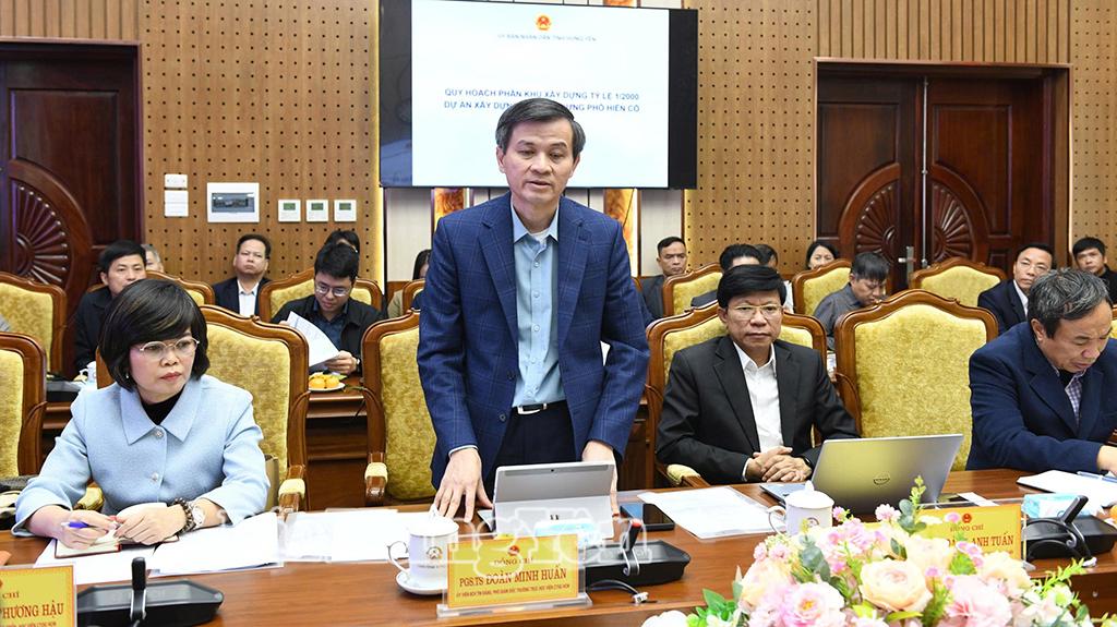 Phó Giáo sư, Tiến sĩ Đoàn Minh Huấn, Ủy viên Ban Chấp hành Trung ương Đảng, Phó Giám đốc Thường trực Học viện Chính trị Quốc gia Hồ Chí Minh phát biểu tại buổi làm việc.