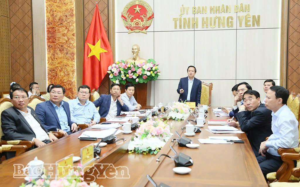 Đồng chí Phạm Quang Ngọc, Phó Bí thư Tỉnh ủy, Chủ tịch UBND tỉnh chủ trì cuộc họp.