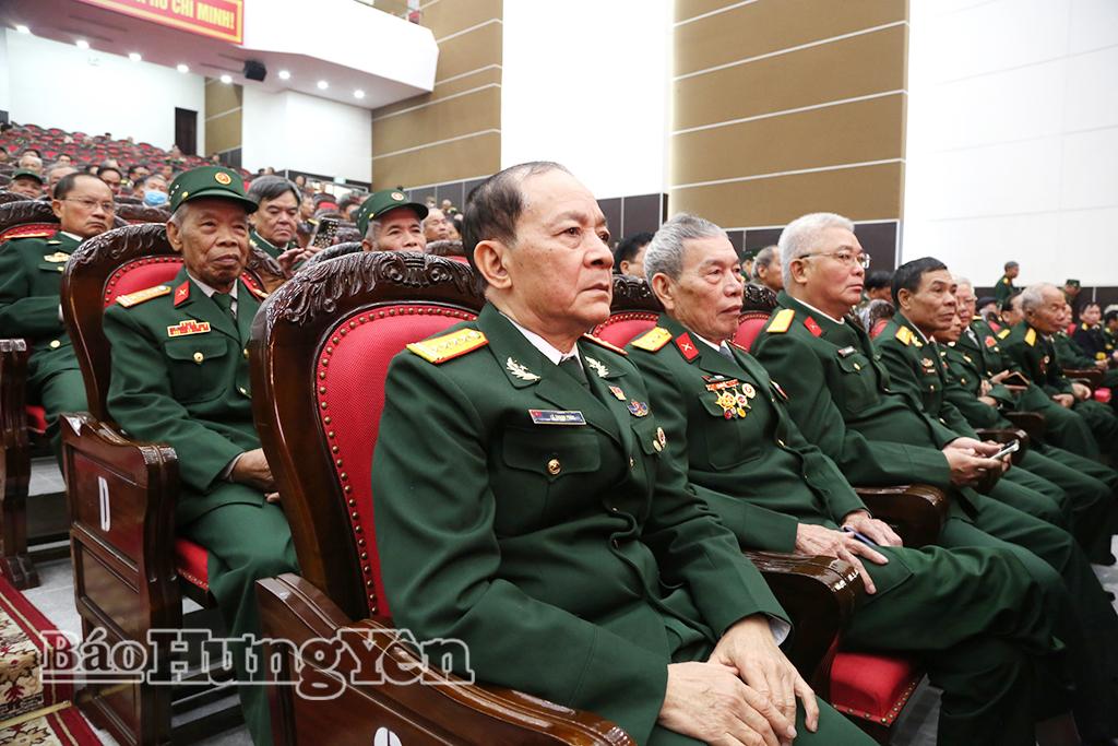 Cán bộ Quân đội nghỉ hưu, nghỉ công tác dự buổi gặp mặt.