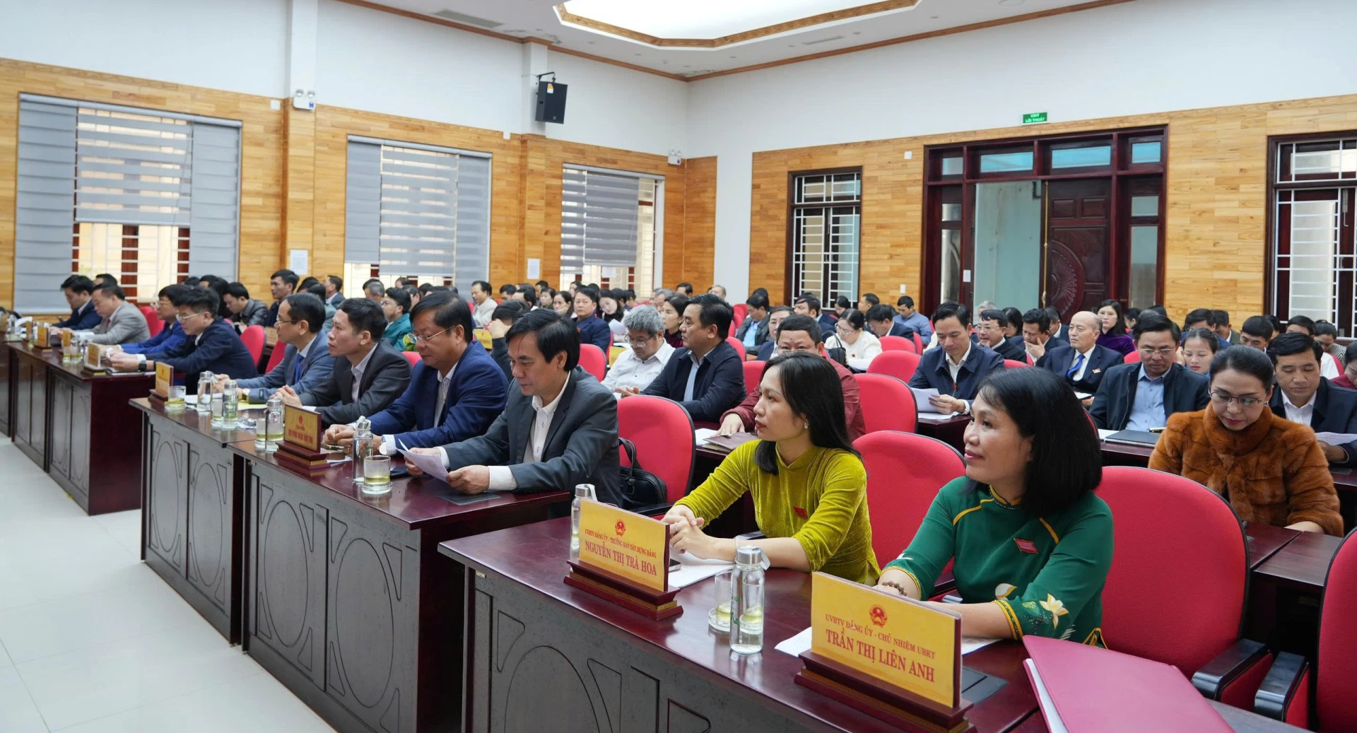 Các đại biểu dự kỳ họp.