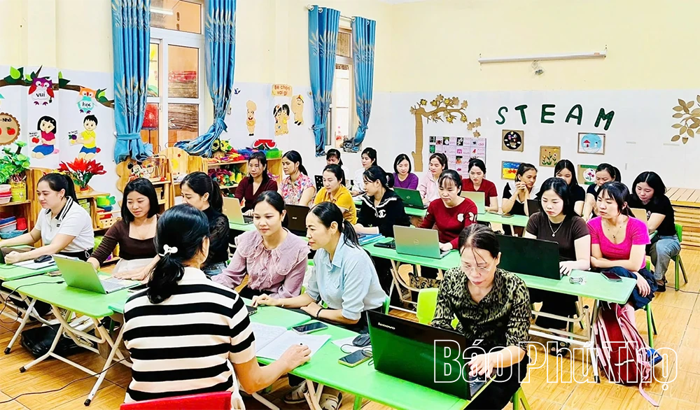 Xã Vĩnh Tường đưa tri thức số đến người dân