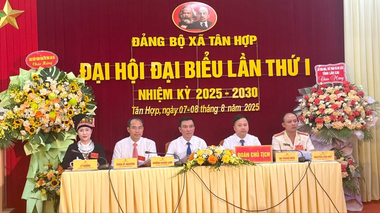 Đoàn Chủ tịch đại hội