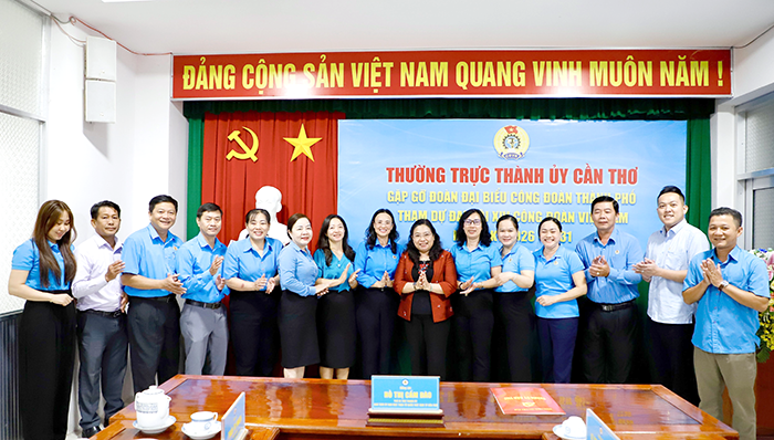 Lãnh đạo Thành ủy gặp gỡ đoàn đại biểu dự Đại hội XIV Công đoàn Việt Nam