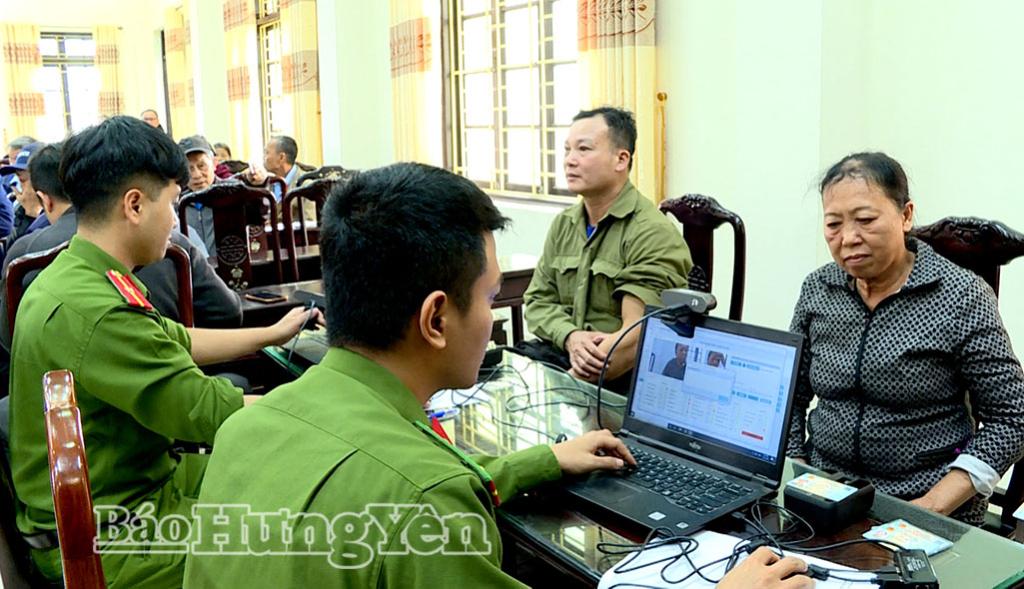 Công an xã Thái Thụy triển khai thu nhận mẫu ADN thân nhân liệt sĩ chưa xác địnhdanh tính.