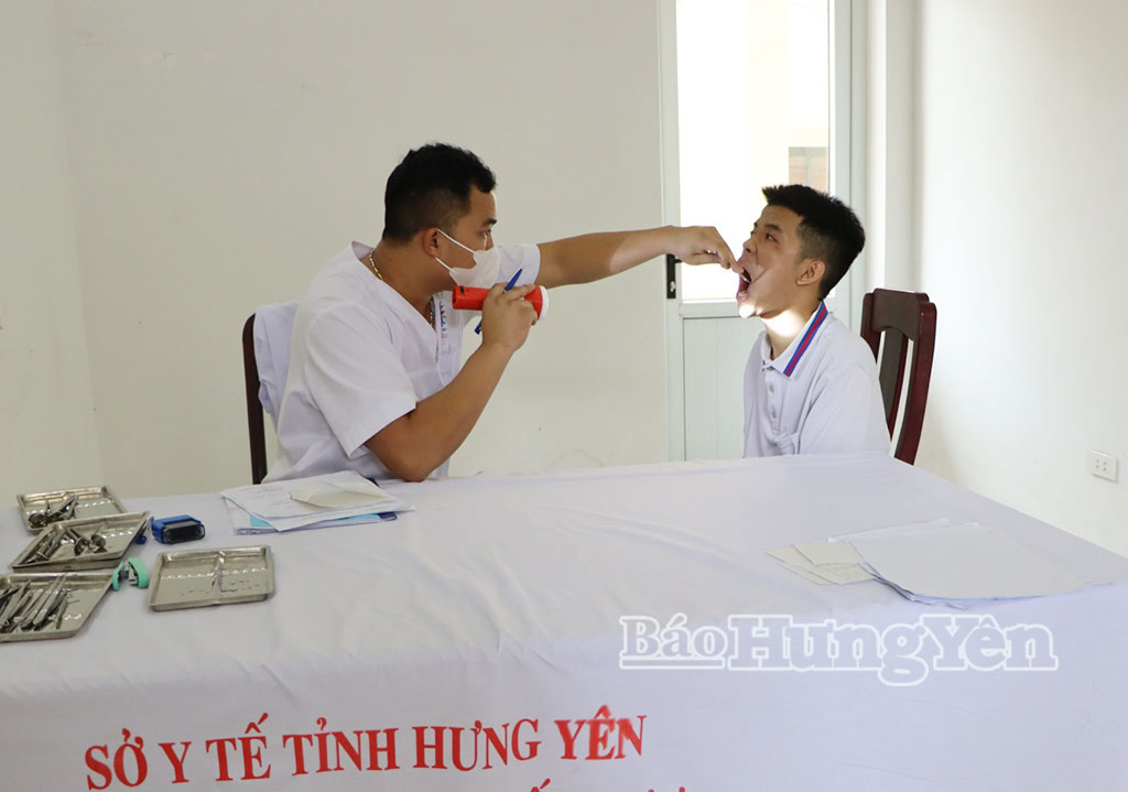 Thanh niên xã Vũ Quý tham gia khám tuyển sức khỏe nghĩa vụ quân sự năm 2026.