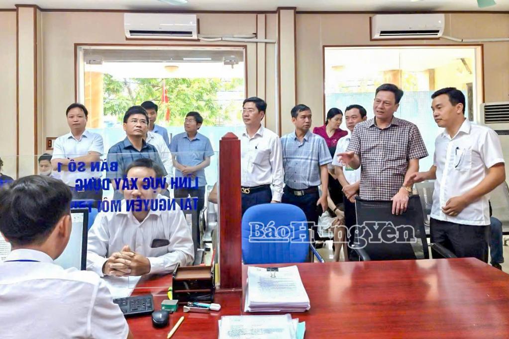 Kiểm tra tại Trung tâm Phục vụ hành chính công xã Hưng Hà.