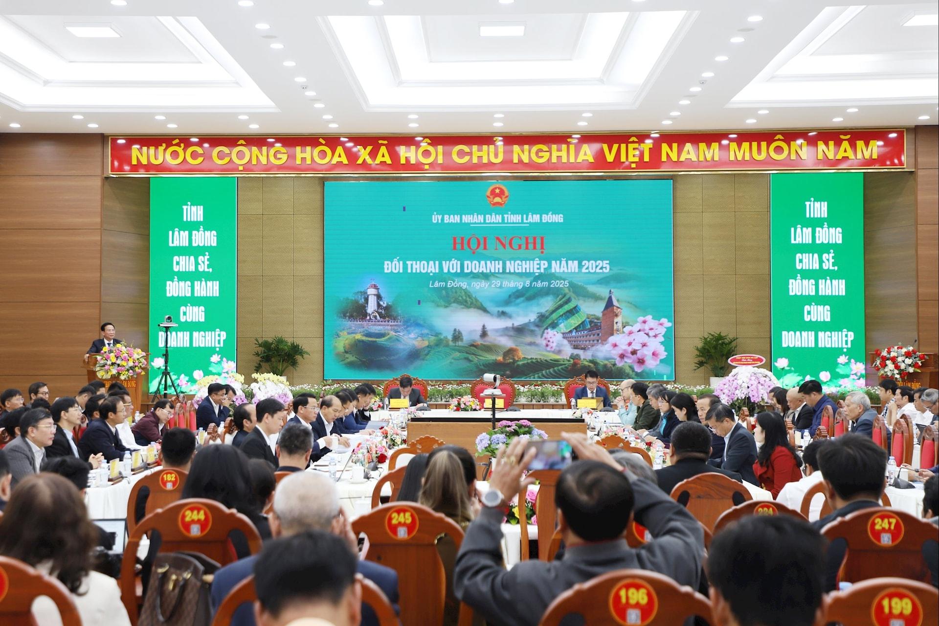 Quang cảnh Hội nghị Đối thoại với doanh nghiệp năm 2025. Ảnh: Dương Phong