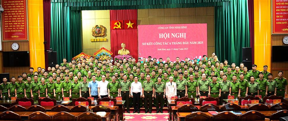 Các đại biểu dự Hội nghị.