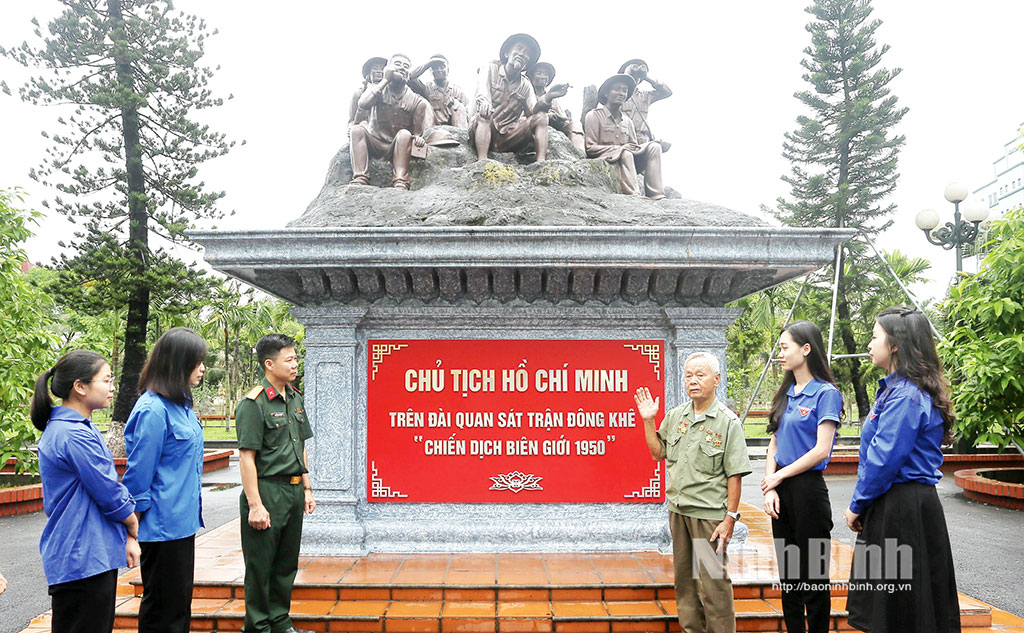 Hội viên Hội Cựu chiến binh tỉnh giáo dục truyền thống yêu nước, cách mạng cho thế hệ trẻ phường Đông A.