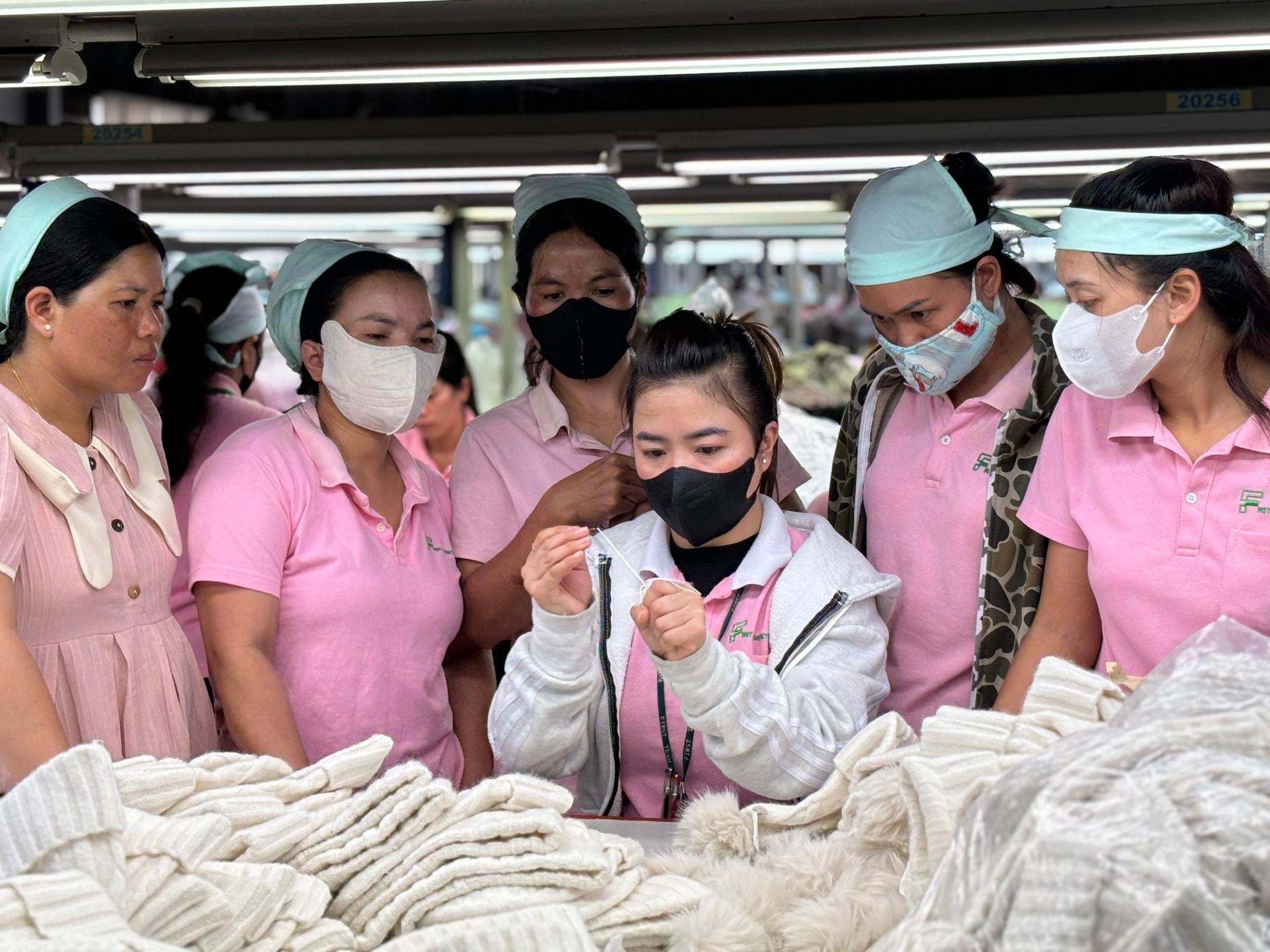 Thợ giỏi dạy nghề ngay tại doanh nghiệp, gi&uacute;p c&ocirc;ng ty giảm chi ph&iacute; đ&agrave;o tạo