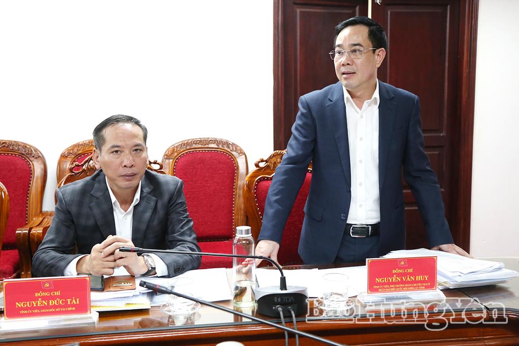 Đồng ch&iacute; Nguyễn Văn Huy, Ph&oacute; Trưởng đo&agrave;n chuy&ecirc;n tr&aacute;ch Đo&agrave;n đại biểu Quốc hội tỉnh ph&aacute;t biểu tại buổi l&agrave;m việc.