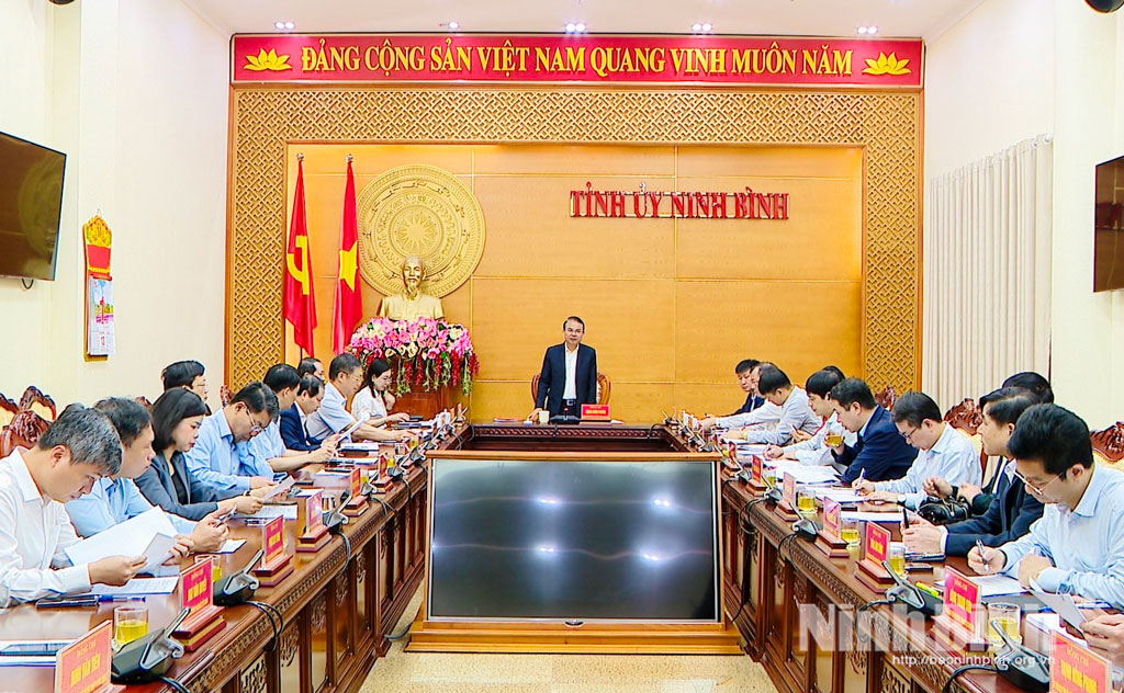 Quang cảnh Hội nghị Ban Thường vụ Tỉnh ủy.