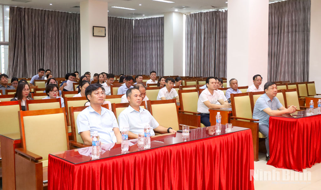 Các đại biểu dự hội nghị.