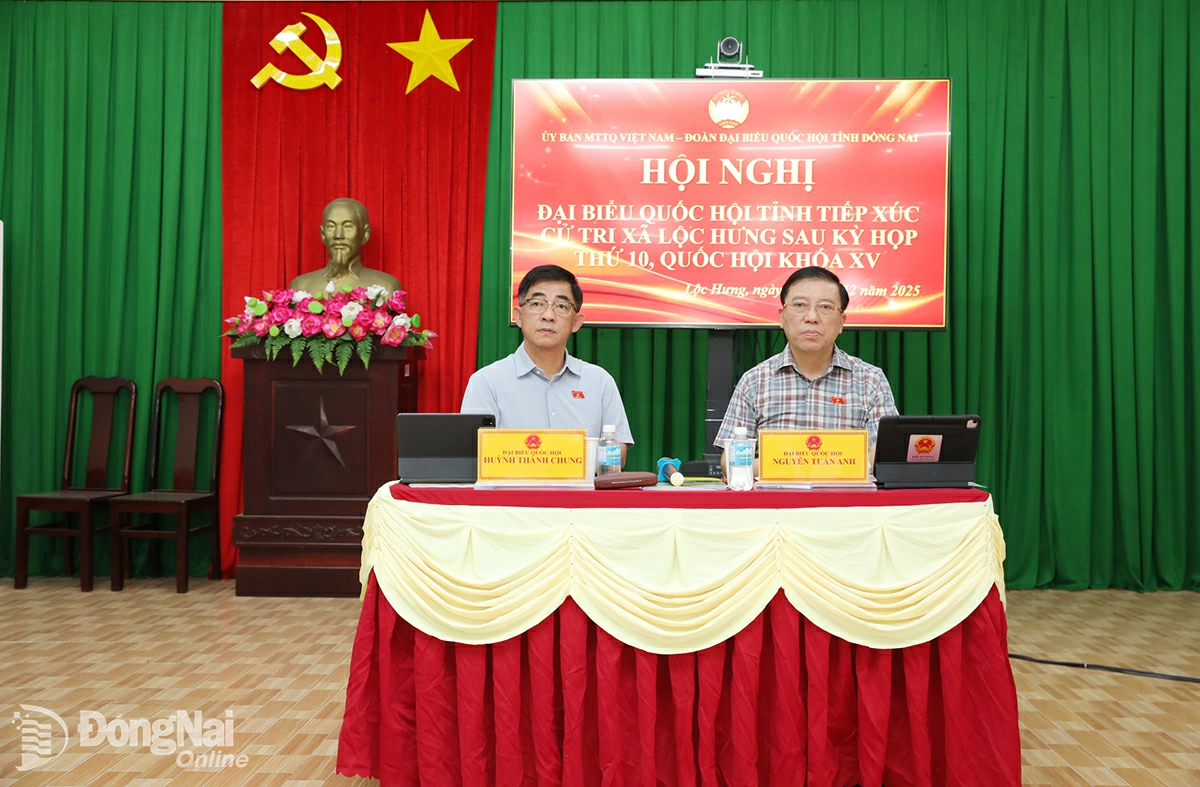 Đại biểu Quốc hội tỉnh Đồng Nai tiếp xúc cử tri xã Lộc Hưng. Ảnh: Trương Hiện