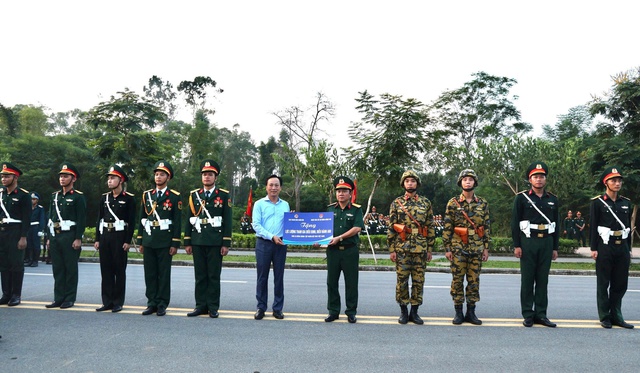 Đoàn Thanh niên Chính phủ thăm, động viên lực lượng diễu binh, diễu hành dịp kỷ niệm 80 năm Ngày Quốc khánh- Ảnh 4. Đoàn Thanh niên Chính phủ thăm, động viên lực lượng diễu binh, diễu hành dịp kỷ niệm 80 năm Ngày Quốc khánh- Ảnh 4.