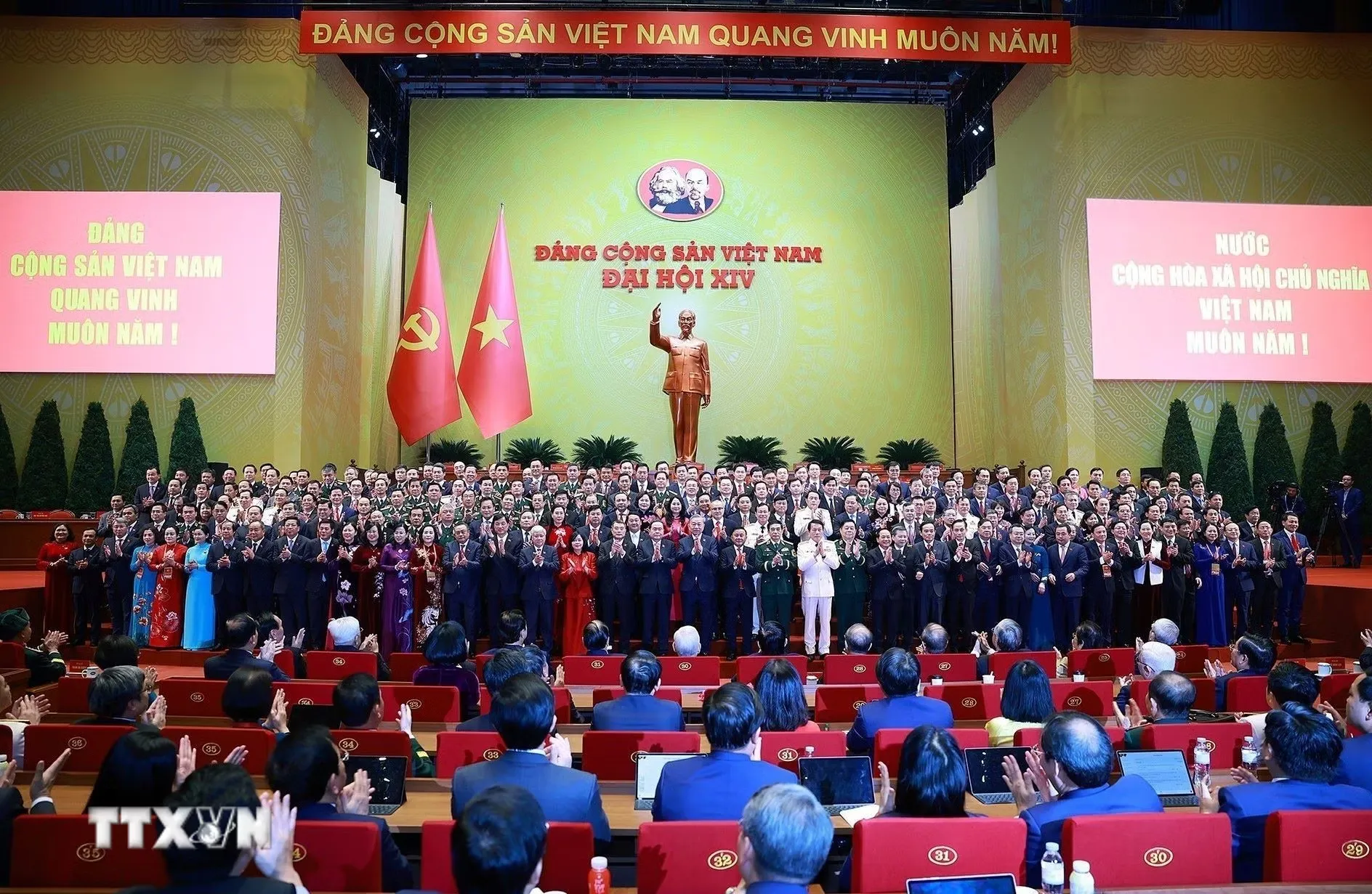 Chủ tịch Hồ Chí Minh: Cả một đời vì đất nước, vì nhân dân