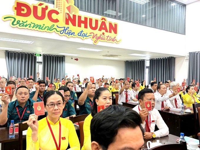 Đại biểu biểu quyết tại đại hội