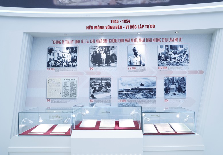 Trưng bày Triển lãm ‘Văn phòng Chính phủ - 80 năm đồng hành cùng dân tộc’- Ảnh 7.