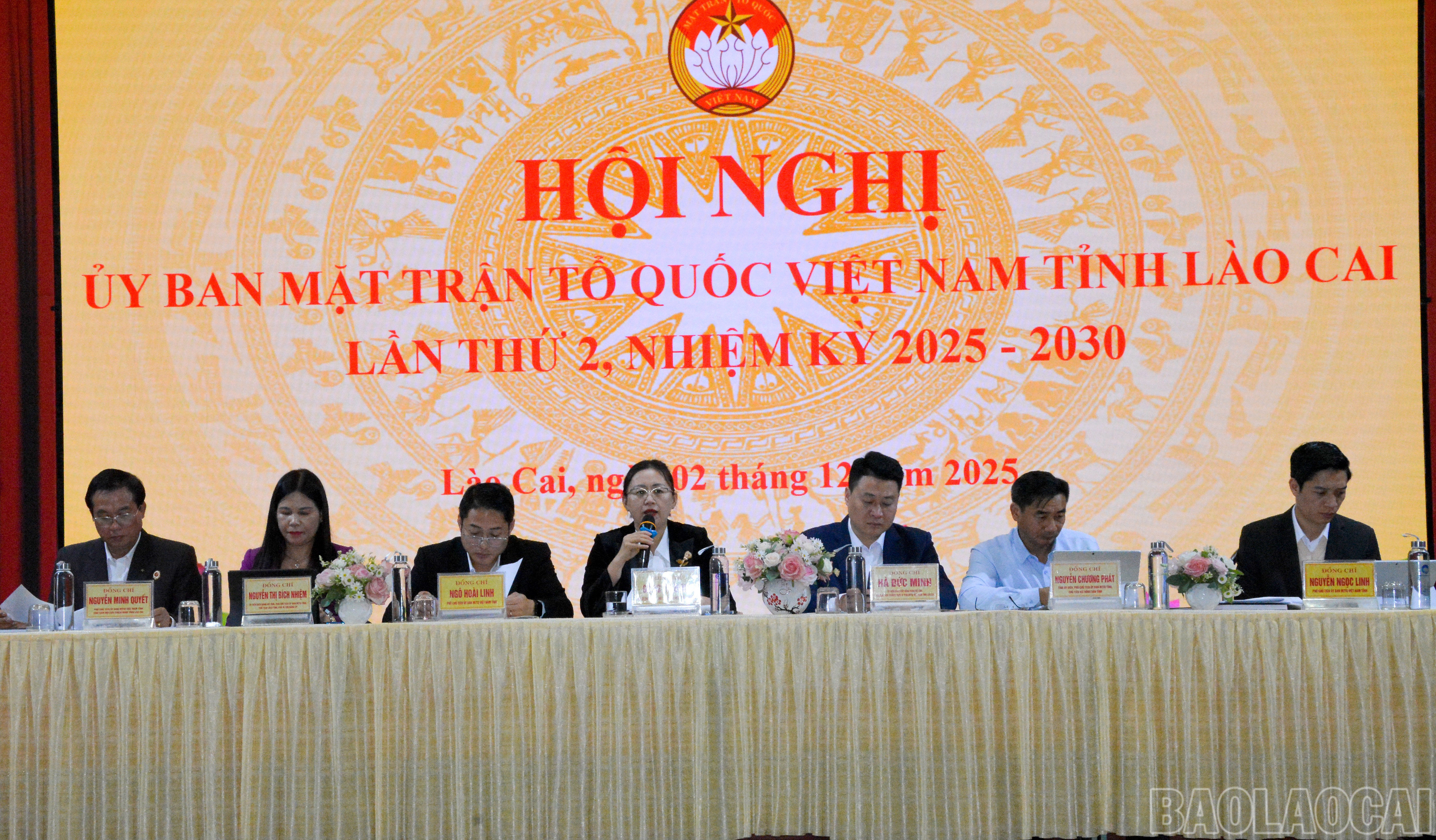 Các đồng chí Ban Thường trực Ủy ban MTTQ Việt Nam tỉnh chủ trì hội nghị. baolaocai-br_dsc-0115.jpg