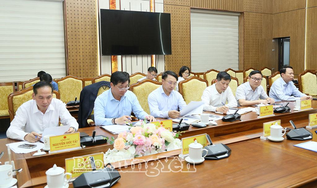 Các đại biểu dự họp.