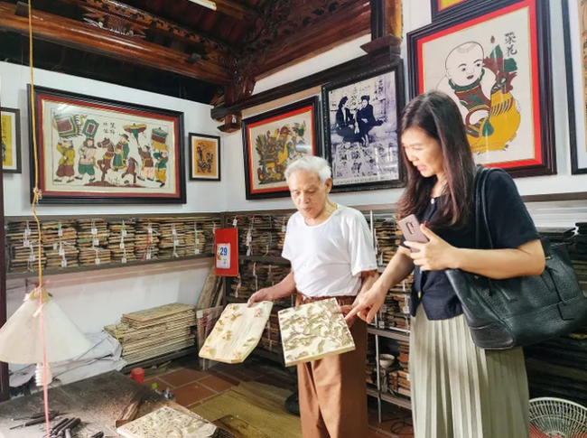 Giữ hồn tranh Đông Hồ trong đời sống đương đại - Ảnh 1.