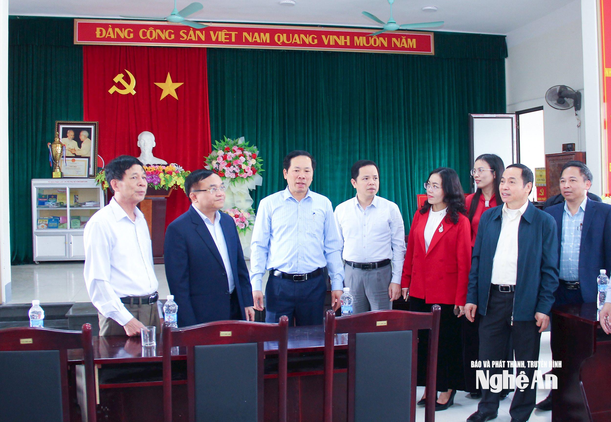 bna_-doan-cong-tac-cua-tinh-kiem-tra-cong-tac-bau-cu-tai-xa-van-an.-anh-mai-hoa-81e378bdfe1aa11431ca7c6462b98b26-bfebb5f7ae5a33a992edab882f74546a.jpg