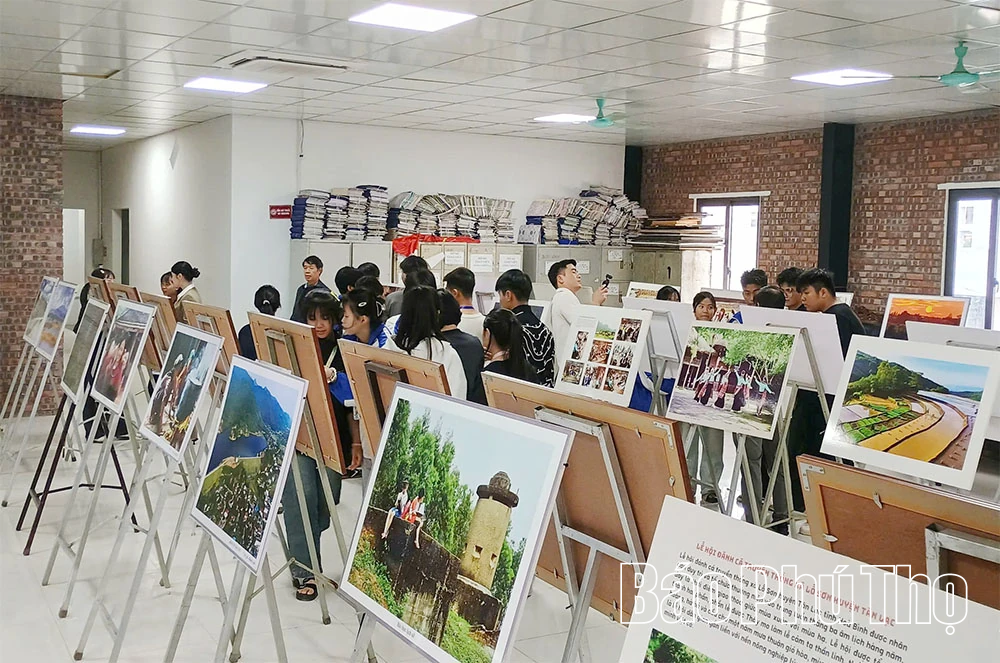 Trưng bày ảnh nghệ thuật “Vẻ đẹp quê hương Phú Thọ qua ống kính nhiếp ảnh”