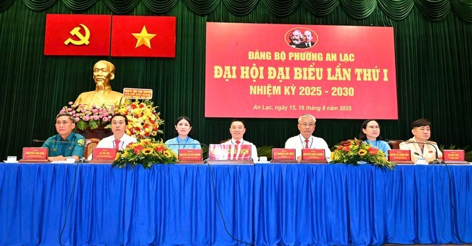 Đoàn Chủ tịch điều hành đại hội. (Ảnh: SGGP)