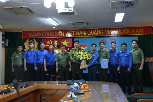 Đoàn Thanh niên Chính phủ thăm, động viên lực lượng diễu binh, diễu hành dịp kỷ niệm 80 năm Ngày Quốc khánh- Ảnh 5. Đoàn Thanh niên Chính phủ thăm, động viên lực lượng diễu binh, diễu hành dịp kỷ niệm 80 năm Ngày Quốc khánh- Ảnh 5.