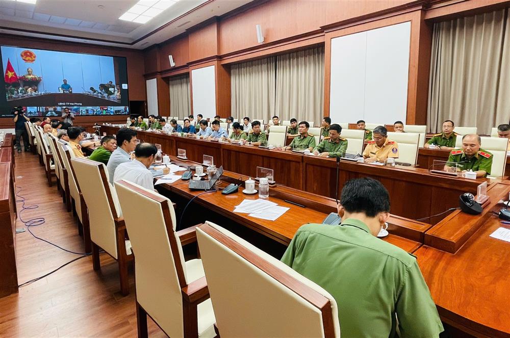 Buổi làm việc đã được truyền hình trực tuyến tới UBND 114 phường xã trên địa bàn thành phố Hải Phòng.