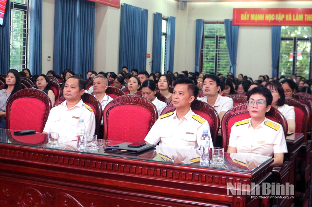 Các đại biểu dự hội nghị tập huấn.