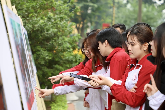 Đặc sắc kh&ocirc;ng gian triển l&atilde;m ch&agrave;o mừng Đại hội đại biểu to&agrave;n quốc lần thứ XIV của Đảng v&agrave; 76 năm quan hệ Việt Nam &ndash; Li&ecirc;n bang Nga  - Ảnh 23.