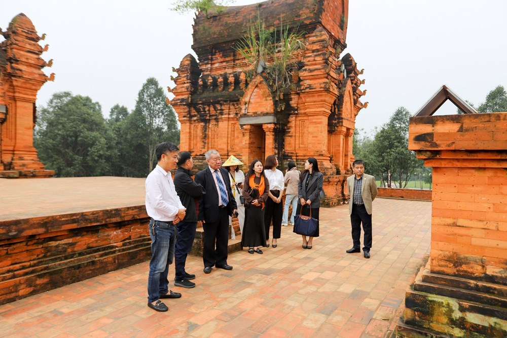 “Tổng kết các phương pháp tu bổ di tích tháp Chăm”- nhìn lại hơn 40 năm bảo tồn một loại hình di sản đặc sắc - Ảnh 3. “Tổng kết các phương pháp tu bổ di tích tháp Chăm”- nhìn lại hơn 40 năm bảo tồn một loại hình di sản đặc sắc - Ảnh 3.